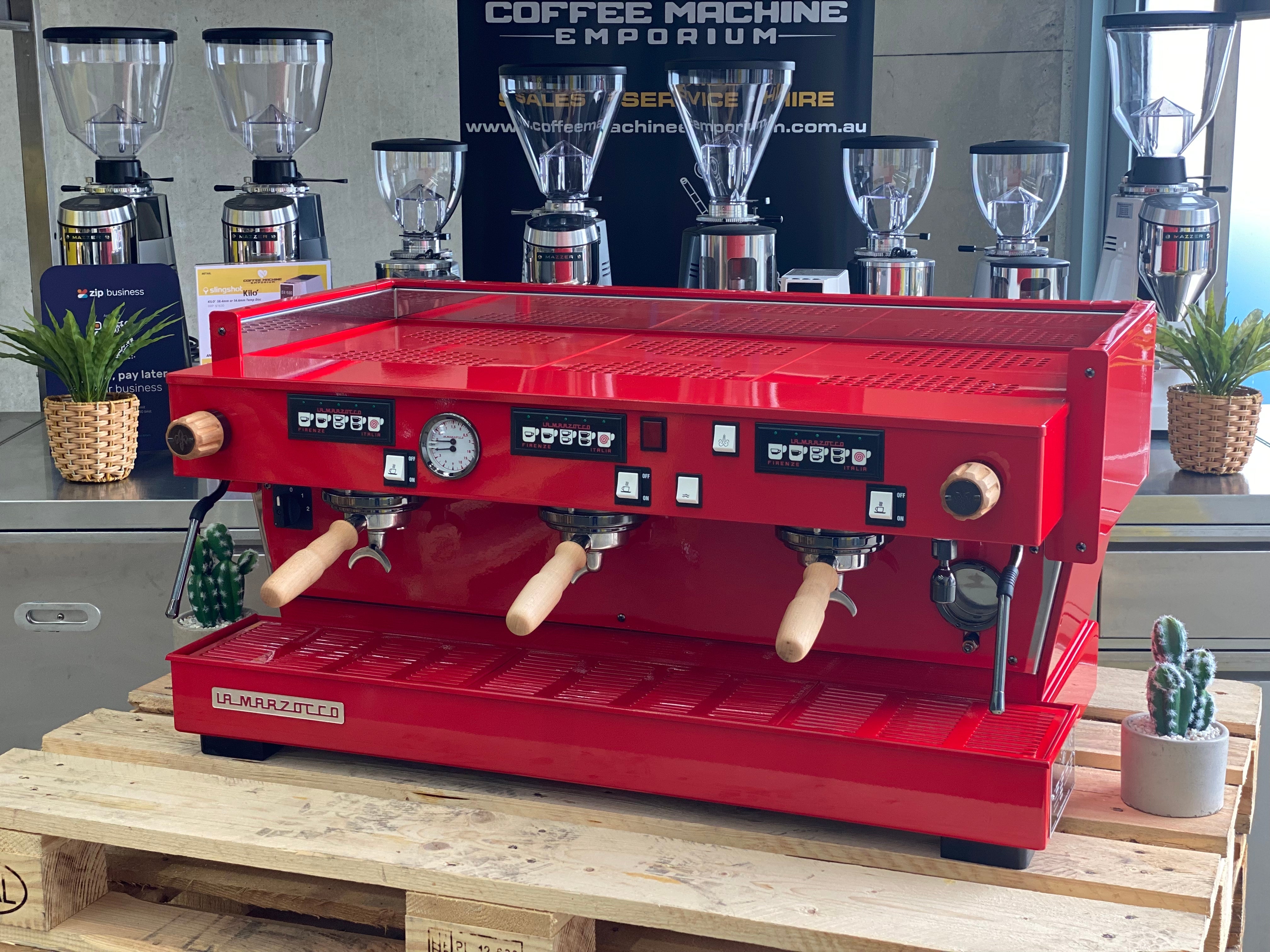La Marzocco Linea Classic AV 3 Group Espresso Machine -Rosso Corsa